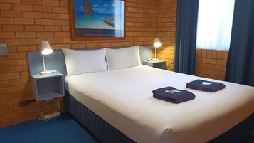 Apartment, 1 Bedroom, Non Smoking | Iron/ironing board, free WiFi, bed sheets