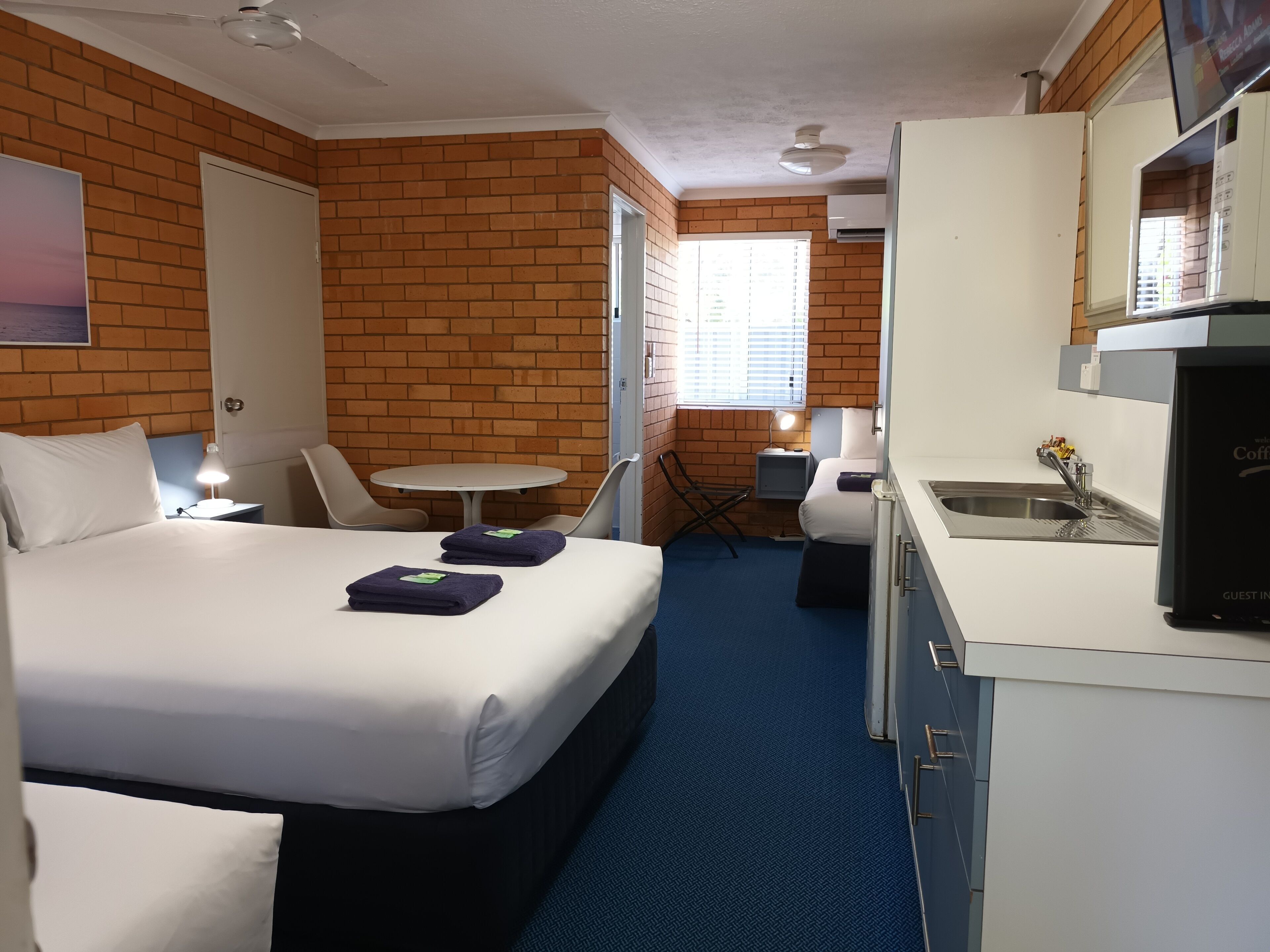 Iron/ironing board, free WiFi, bed sheets