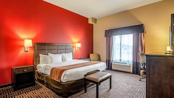 Donsdekens, pillowtop-bedden, een kluis op de kamer, een bureau