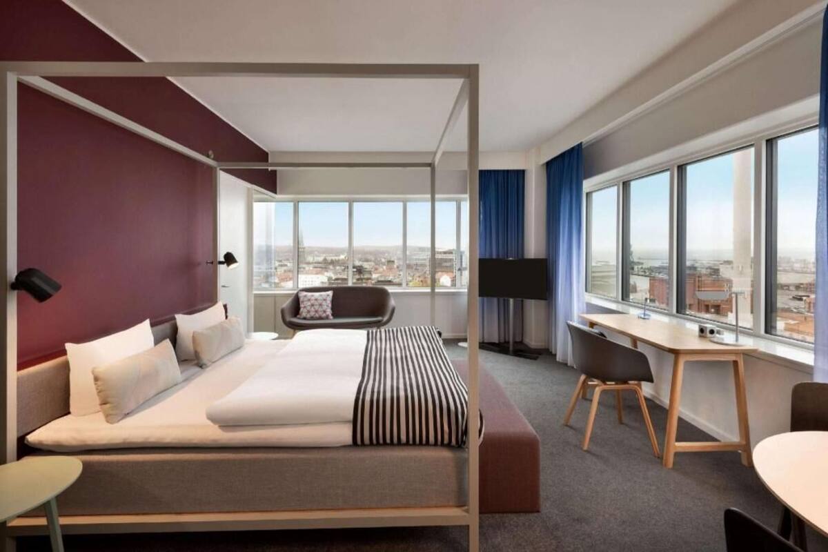 Premium bedding, in-room safe, individually decorated