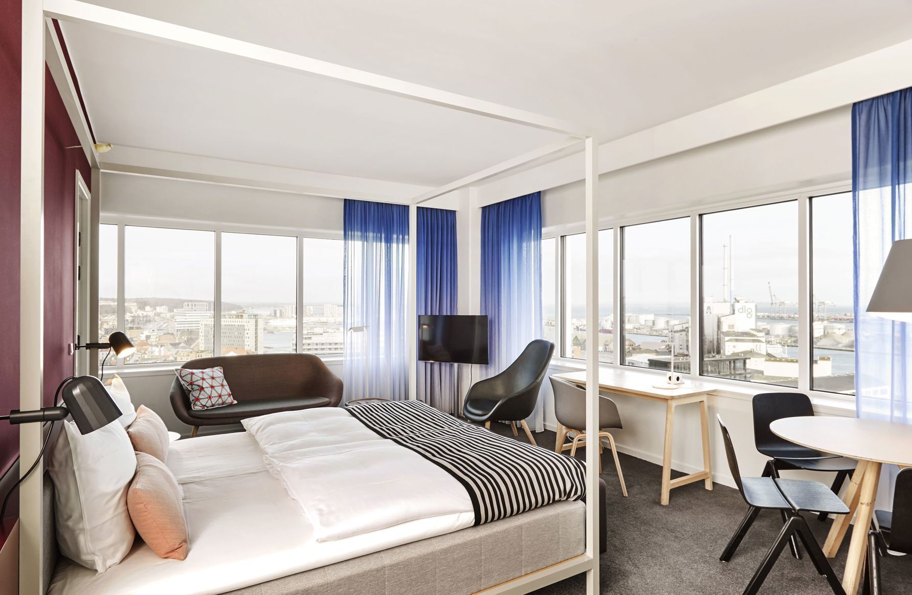 Premium bedding, in-room safe, individually decorated