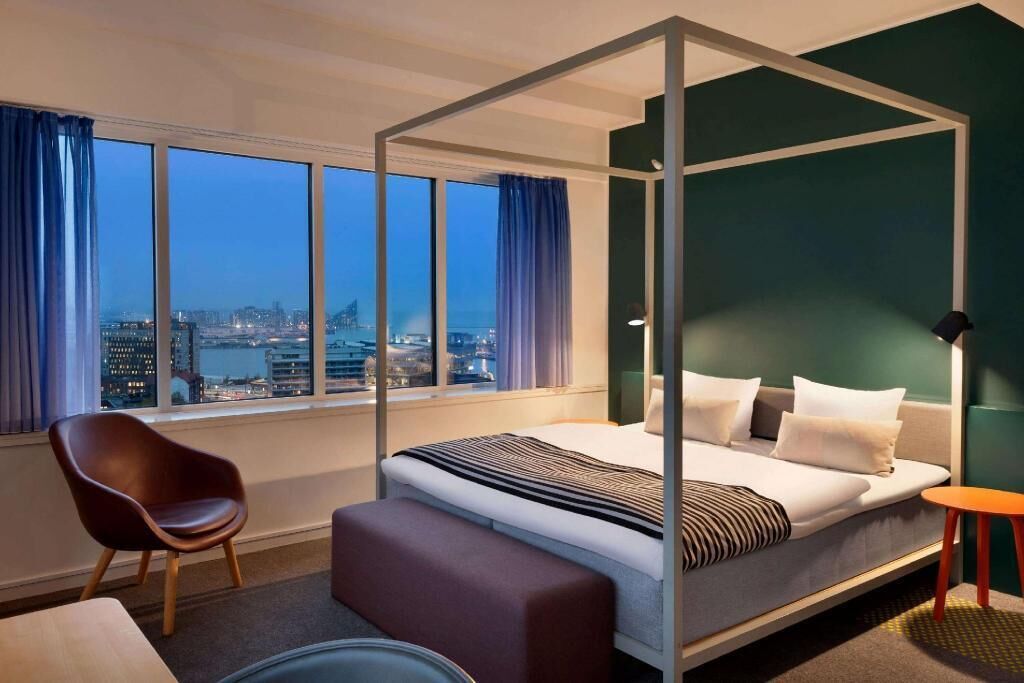 Premium bedding, in-room safe, individually decorated