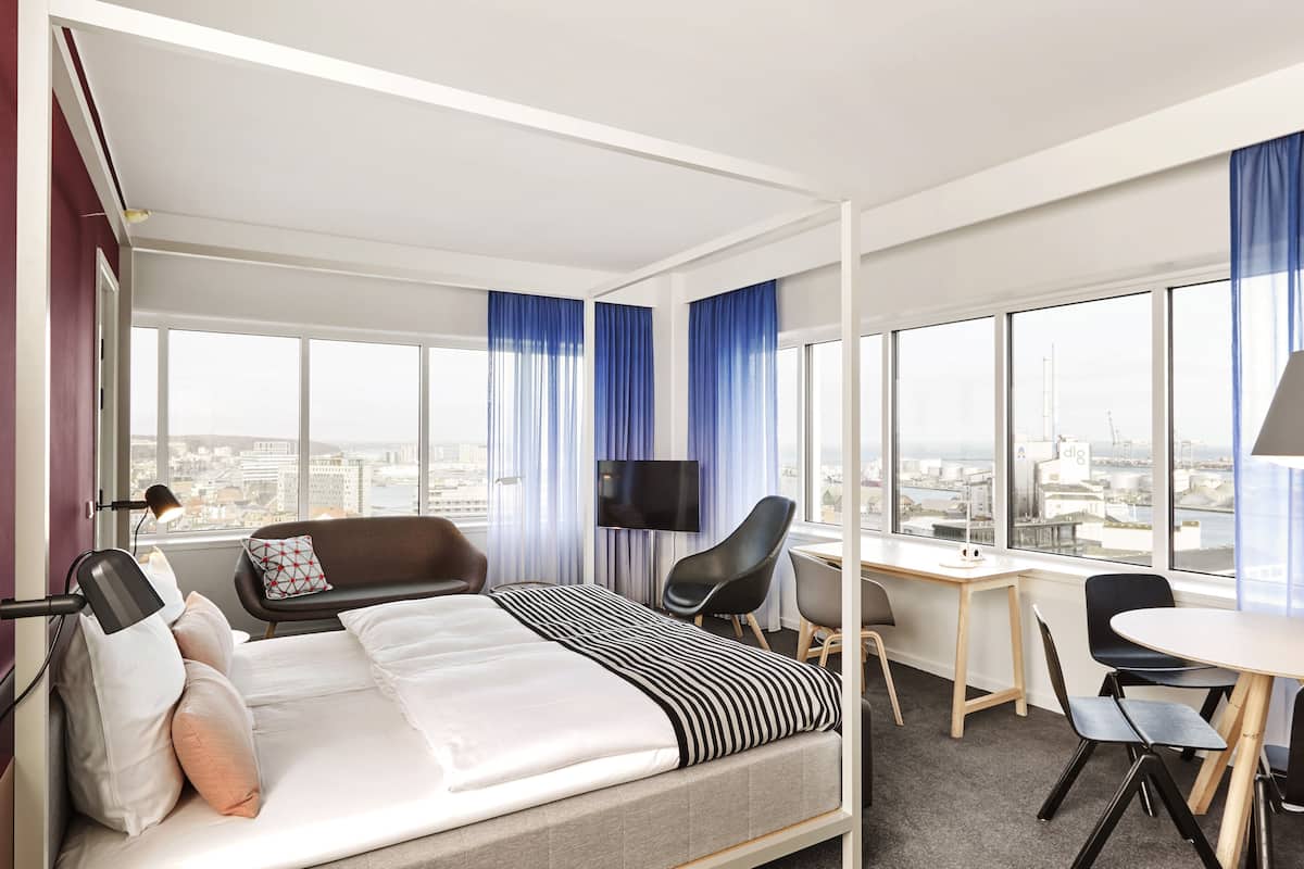 premium bedding, in-room safe, individually decorated