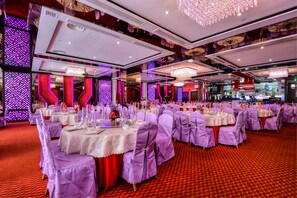 Se sirven desayunos, almuerzos y cenas; cocina china