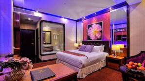 Executive Suite, 1 King Bed, Bathtub | Pillowtop beds, minibar, in-room safe, desk - The Ttanz Hotel (Kuala Lumpur)