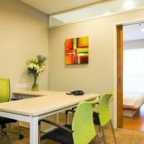 Chambre Deluxe | Centre d’affaires dans la chambre