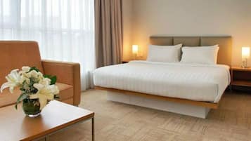 Minibar, in-room safe, desk, iron/ironing board