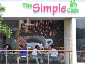 Desayuno buffet todos los días (con cargo) 