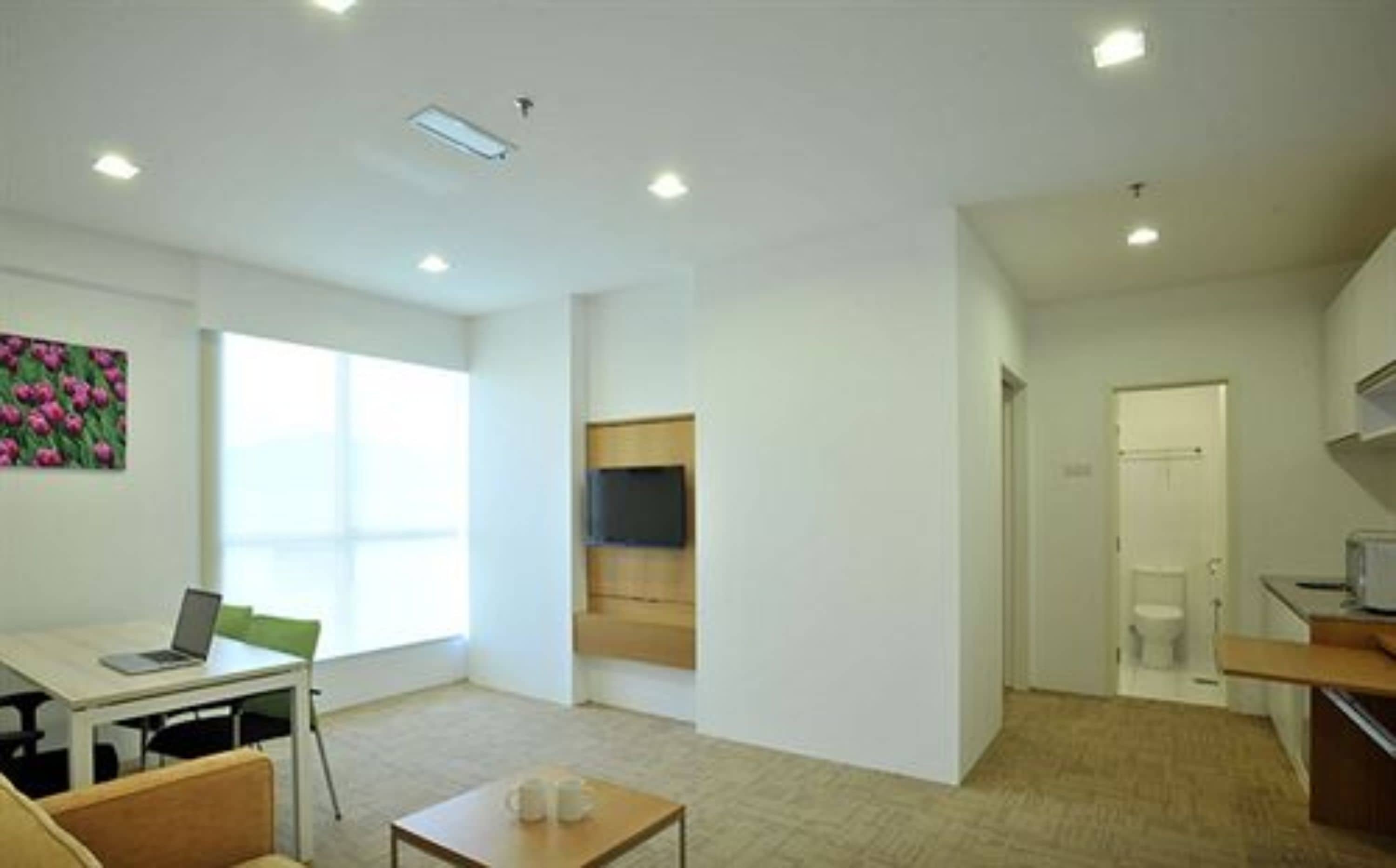 executive deluxe room | minibar, in-room safe, desk, iron/ironing board