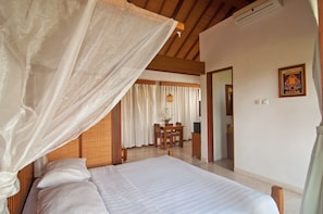 1 bedroom, in-room safe, desk, iron/ironing board - The Studio (Seminyak)