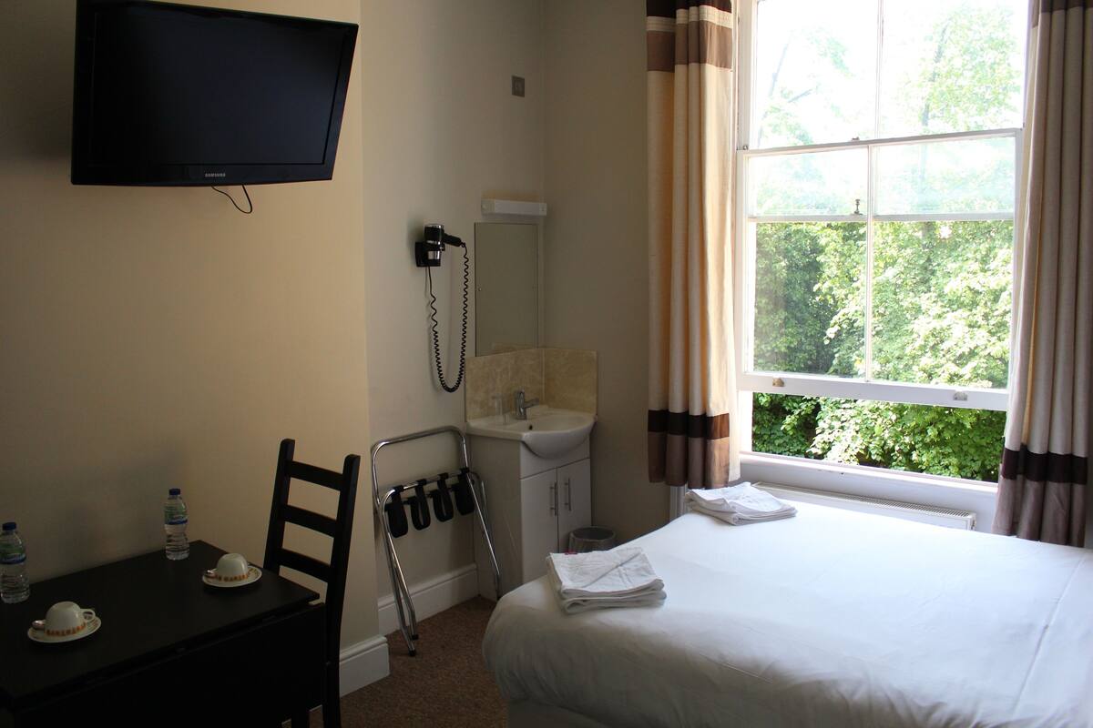 In-room safe, desk, soundproofing, iron/ironing board (on request)