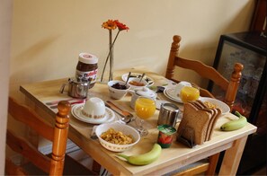 อาหารเช้า (GBP 5 ต่อคน)