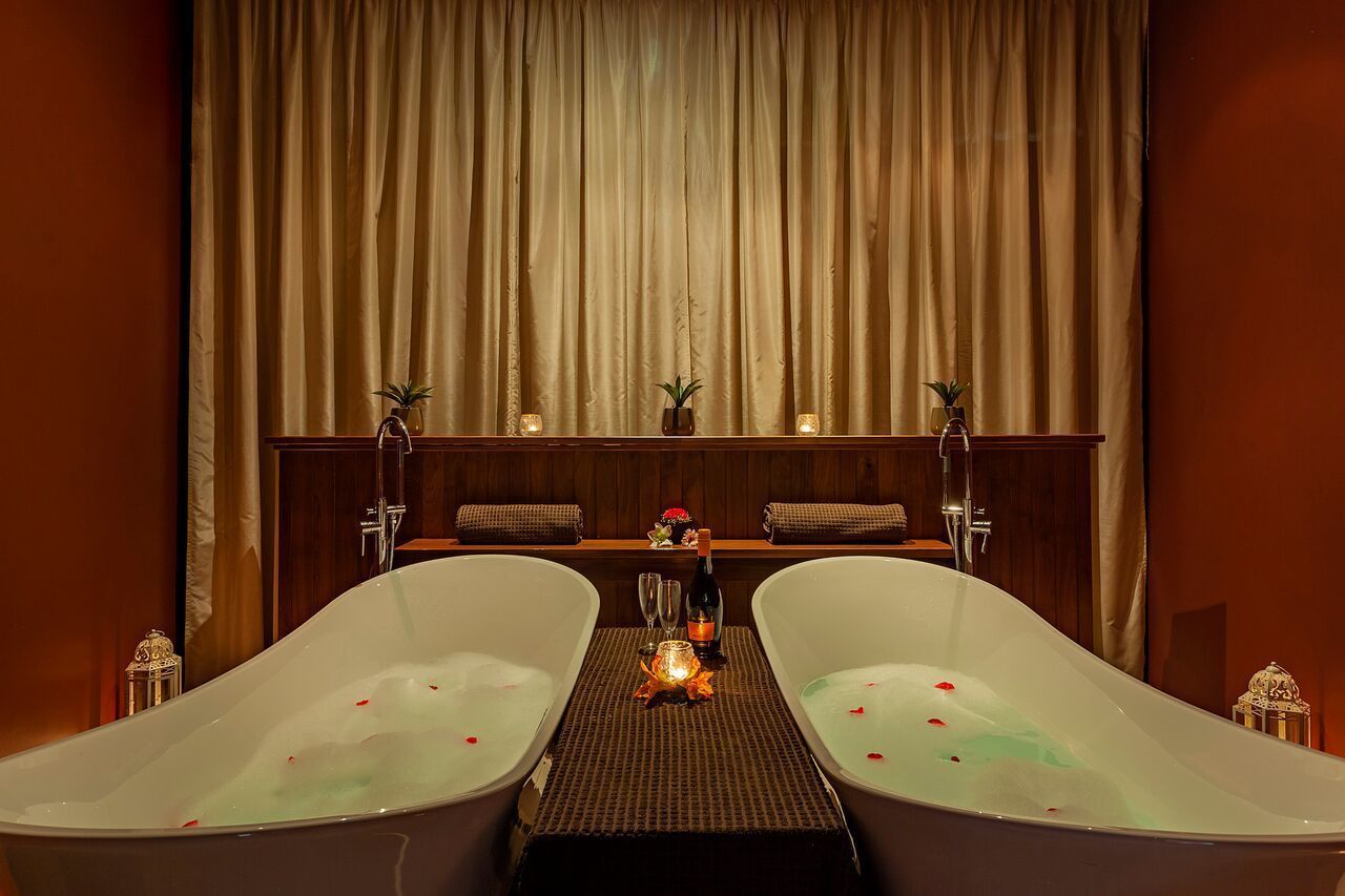 couples treatment room(s), hot tub, body treatments, hydrotherapy