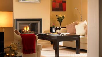 Suite – executive | Sengetøy av topp kvalitet, safe på rommet, skrivebord og lydisolert