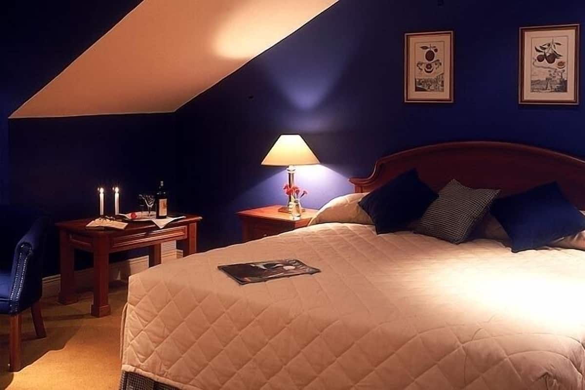 classic double | premium bedding, in-room safe, desk, soundproofing