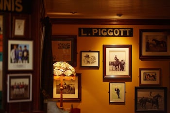 Horse and Jockey Hotel