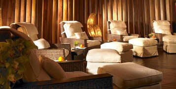 Salas de tratamiento para parejas, una bañera de hidromasaje