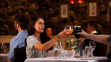 朝食、ランチ、ディナーに営業 (アイルランド料理)