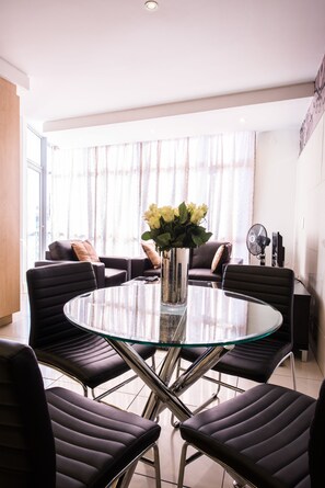 Repas dans la chambre