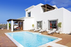 Deluxe Villa (6 people) | Peti besi dalam bilik, dihias secara berasingan