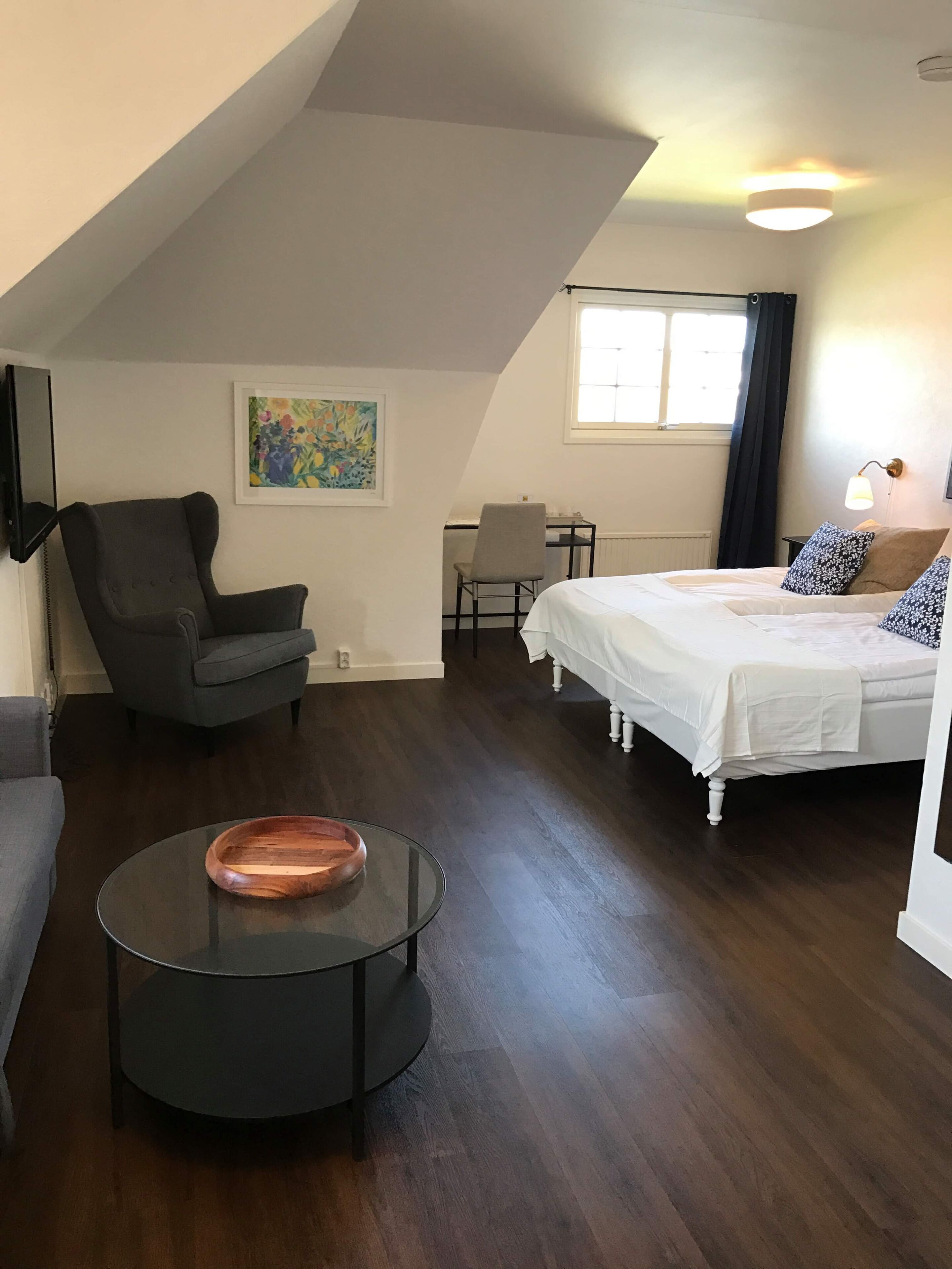 Chambre Quadruple Standard | Bureau, fer et planche à repasser, lits pliants/supplémentaires