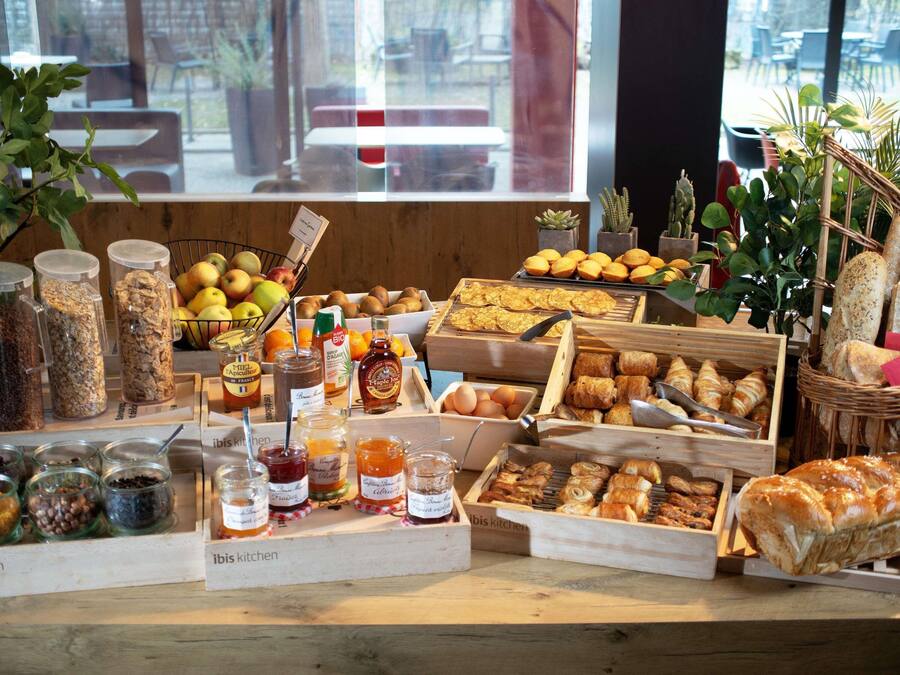 Café da manhã com buffet diário (EUR 13.90 por pessoa)