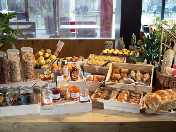 Daily buffet breakfast for a fee