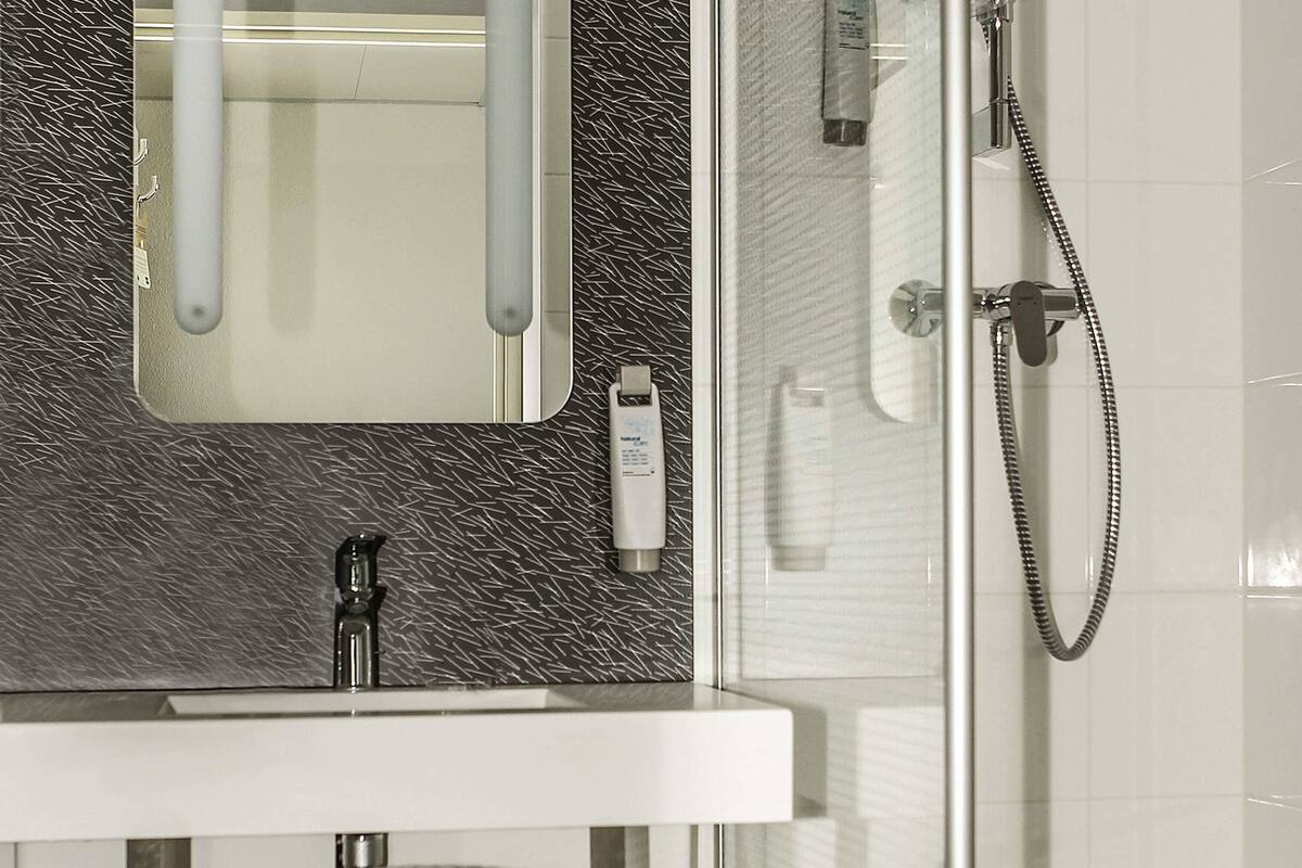 Desk, soundproofing, iron/ironing board, free cribs/infant beds