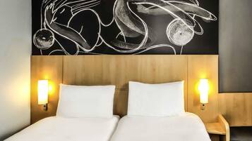 Chambre Classique avec lits jumeaux, 2 lits une place | Bureau, chambres insonorisées, fer et planche à repasser