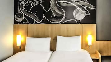 Quarto duplo clássico, 2 camas de solteiro | Escrivaninha, quartos à prova de som, ferros/tábuas de passar roupa