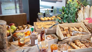 Daily buffet breakfast for a fee