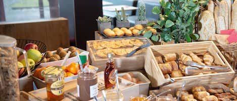 Daily buffet breakfast for a fee