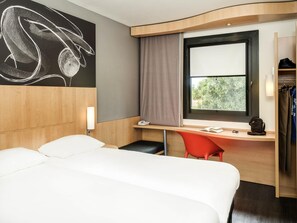 스탠다드룸, 침대(여러 개) | 책상, 방음 설비, 무료 WiFi, 침대 시트