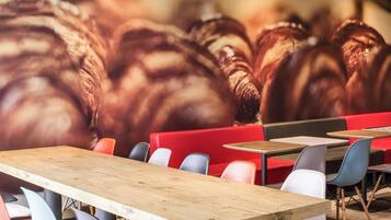 Desayuno continental (EUR 12.50 por persona)