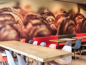 Daily continental breakfast (EUR 12.50 per person)