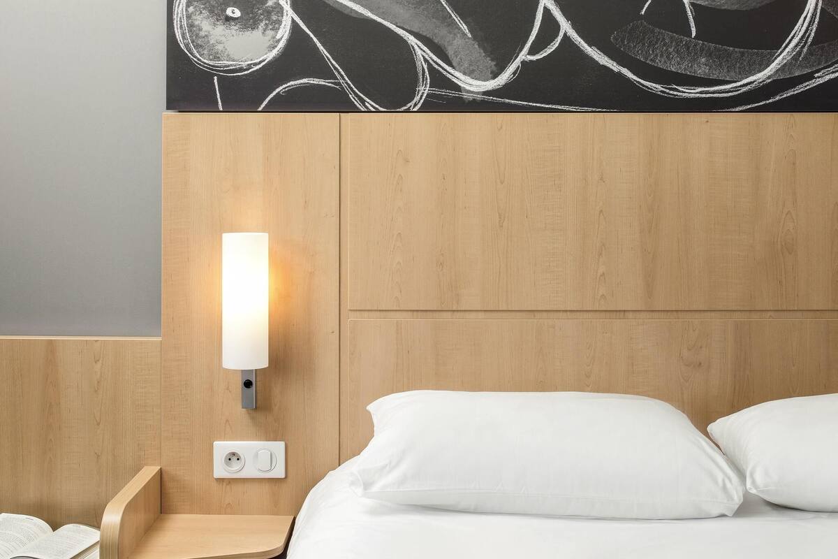 Kamar Standar, 1 Tempat Tidur Double | Meja kerja, kedap suara, Wi-Fi gratis, dan jam alarm