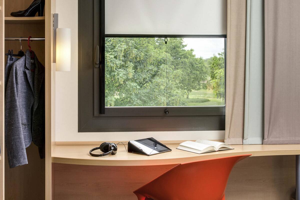 Standard Twin Room, 2 Single Beds | Desk, soundproofing, free WiFi, alarm clocks