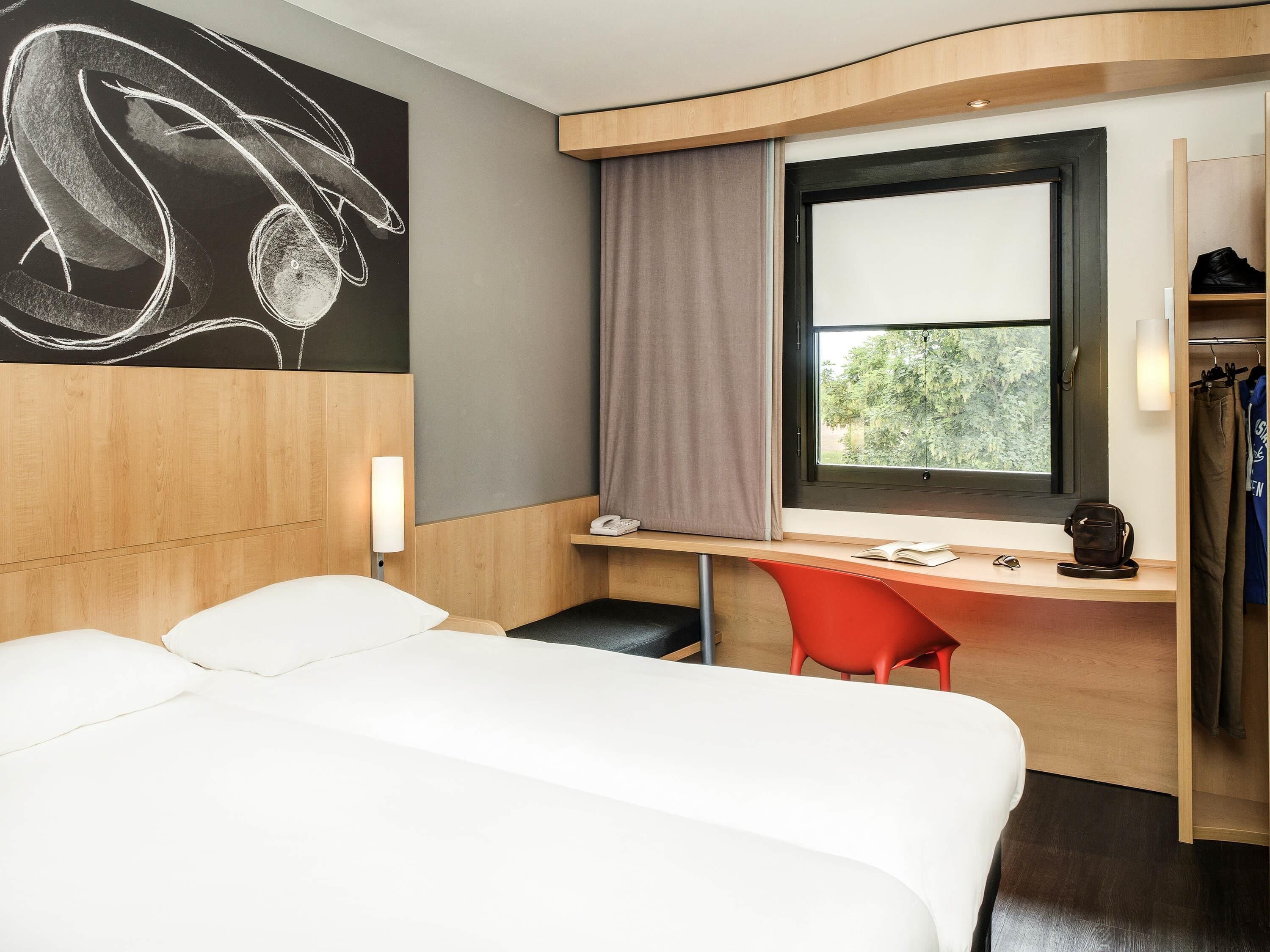 Escritorio, insonorización, wifi gratis y ropa de cama 