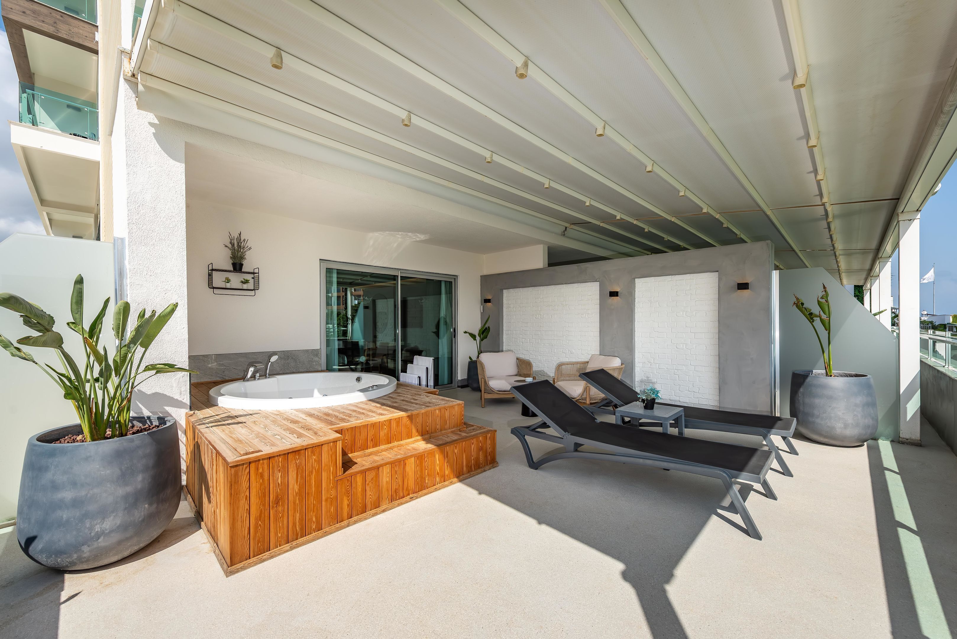 Bathtub spa outdoor
