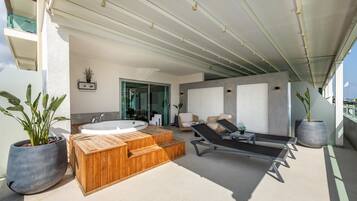 Bathtub spa outdoor