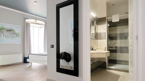 Apartemen, 1 kamar tidur, teras | Kamar mandi | Perlengkapan mandi gratis, pengering rambut, kloset, dan handuk