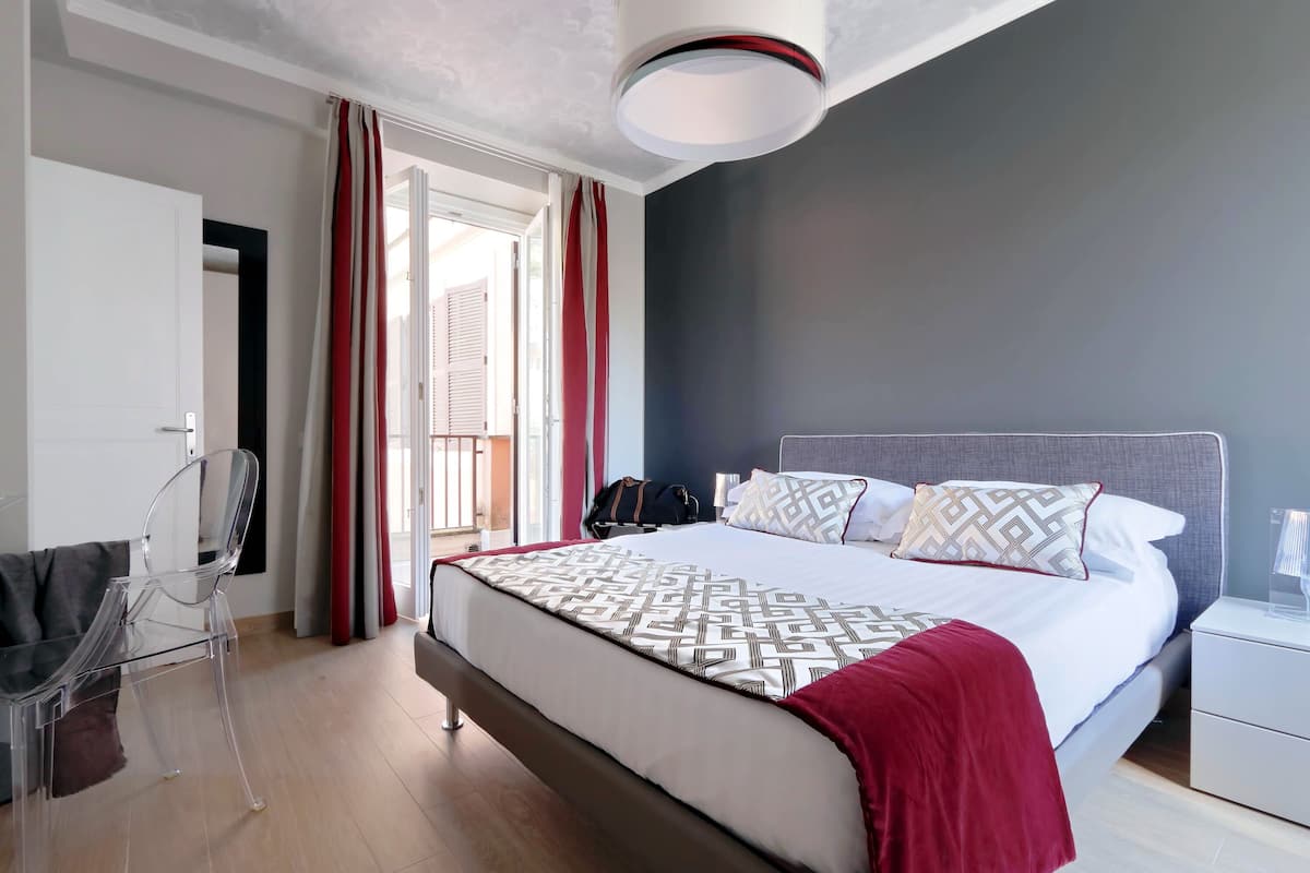 3 bedrooms, in-room safe, iron/ironing board, free cribs/infant beds