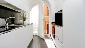 Apartemen Deluks, 3 kamar tidur, teras | Dapur pribadi | Mesin espresso, lemari es, microwave, dan kompor