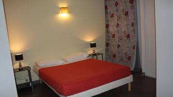 Bureau, chambres insonorisées, lits bébé (gratuits), Wi-Fi gratuit