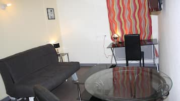 Studio | Living room | Flat-screen TV
