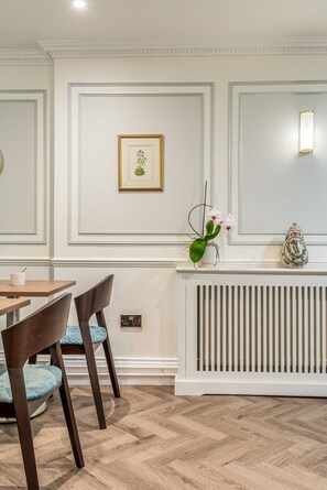 Dining - The Princes Square Hotel (London)