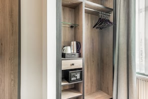 Standard Double Room | Hochwertige Bettwaren, Zimmersafe, Verdunkelungsvorhänge