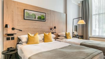 Habitación triple estándar, baño en la habitación | Ropa de cama de alta calidad y caja de seguridad en la habitación