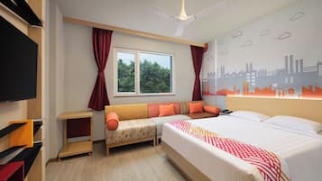 Habitación doble de lujo, 1 cama Queen size (Luxe) | Caja de seguridad en la habitación y escritorio