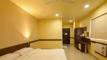 Standard Room | In-room safe, desk, iron/ironing board, free WiFi